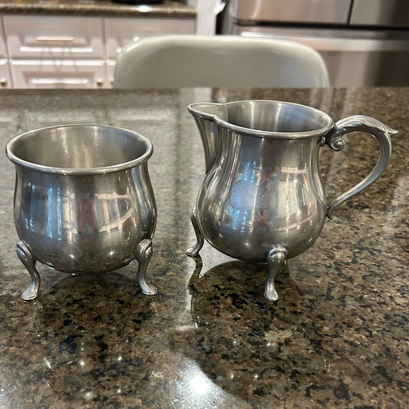 Williamsburg Pewter Hand-wrought Sugar Bowl and Creamer Beautiful Set - Picture 5 of 11